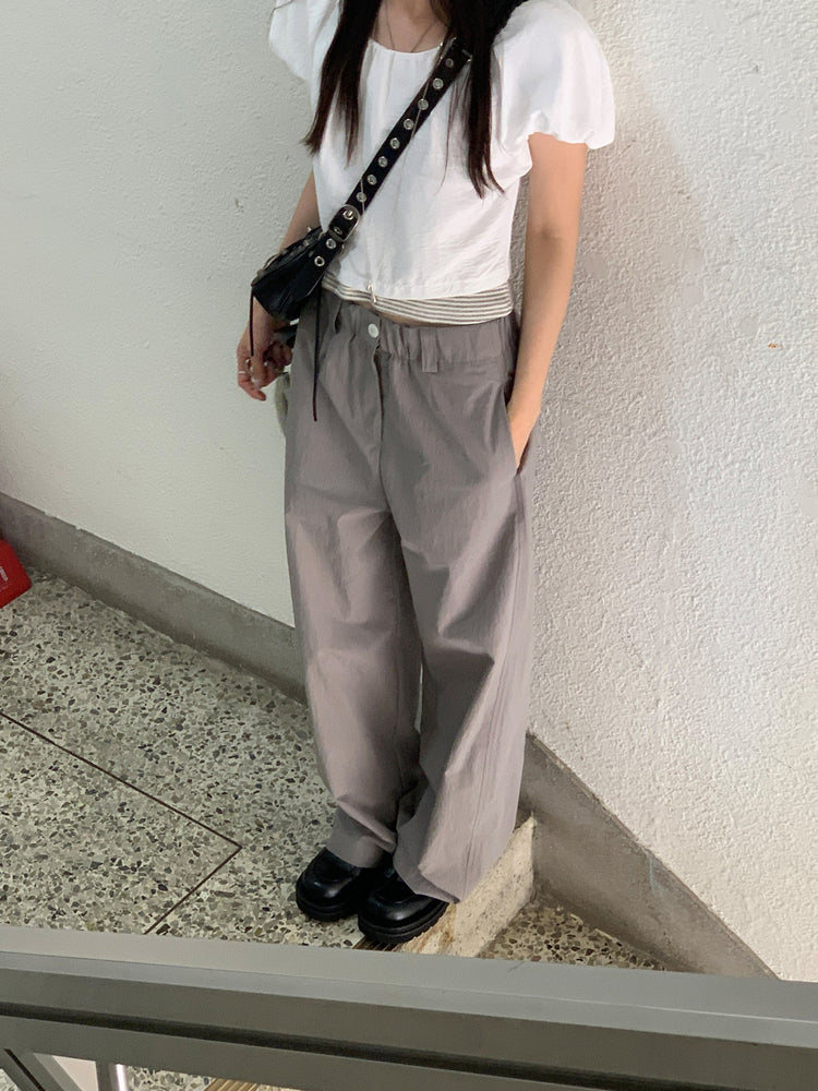 泡泡袖抓皺露腰細節上衣