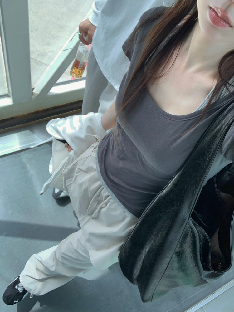 掛頸暗紋理細節上衣