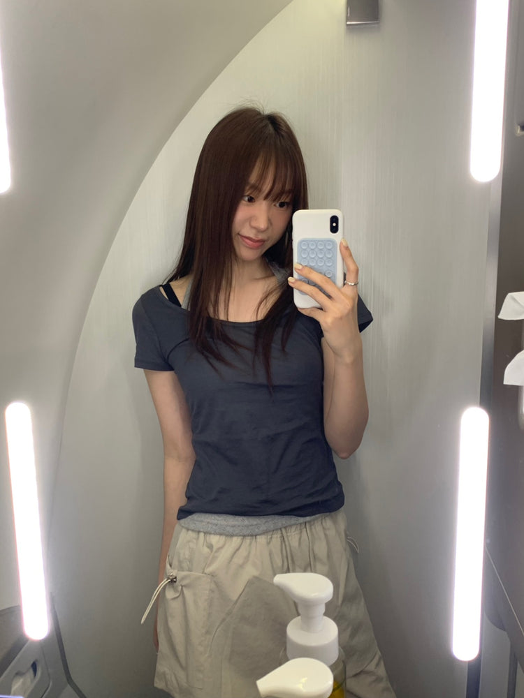 掛頸暗紋理細節上衣