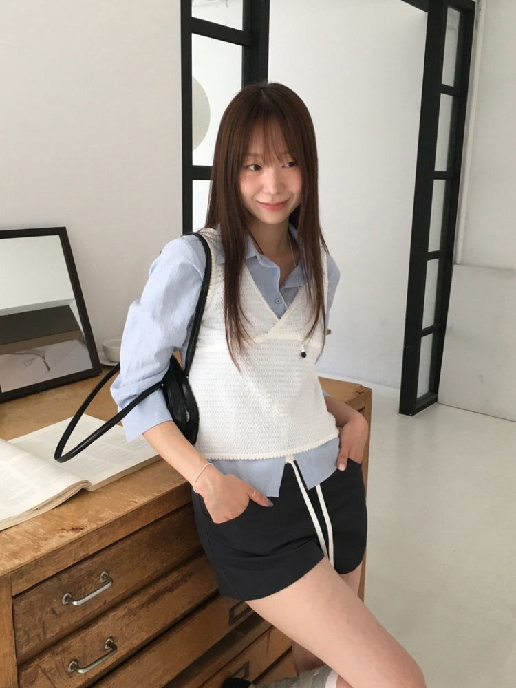 暗紋蕾絲細節交疊背心