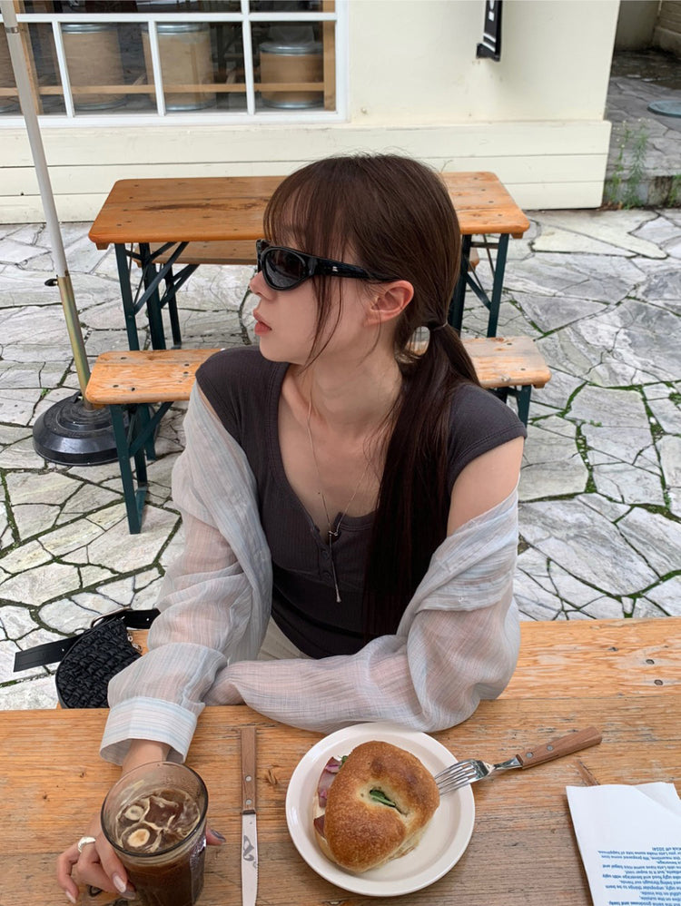 U領胸線排鈕上衣