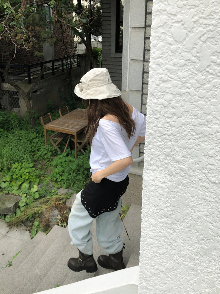美肩不修邊細節寬鬆上衣
