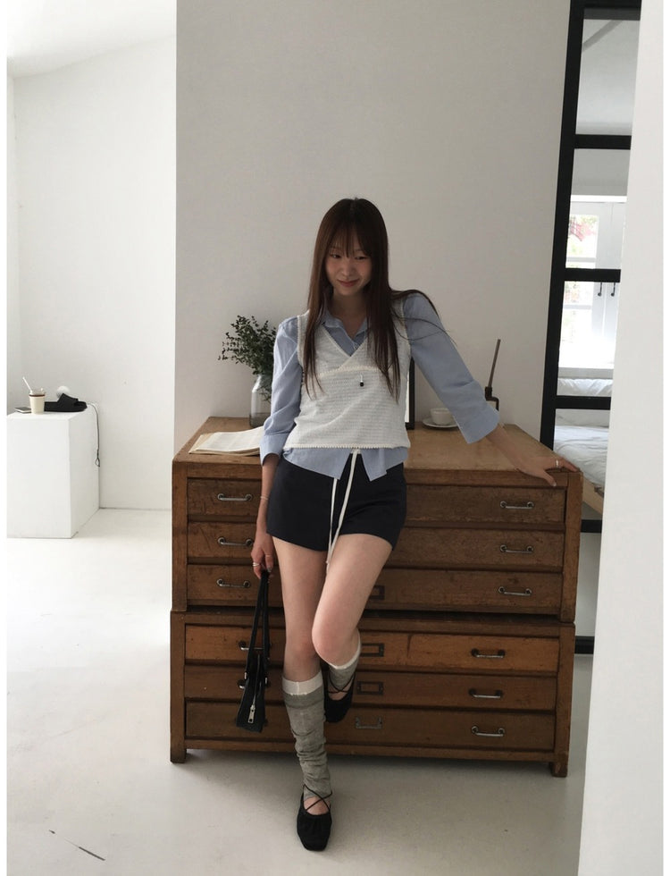 暗紋蕾絲細節交疊背心