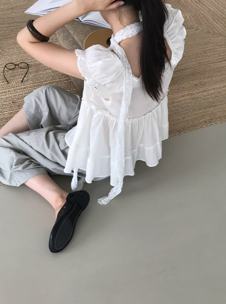 浪漫V領蕾絲胸壓線細節上衣