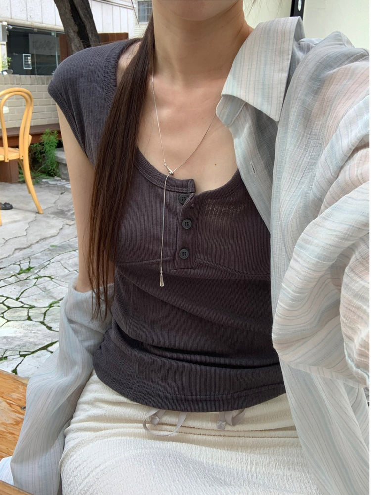 U領胸線排鈕上衣