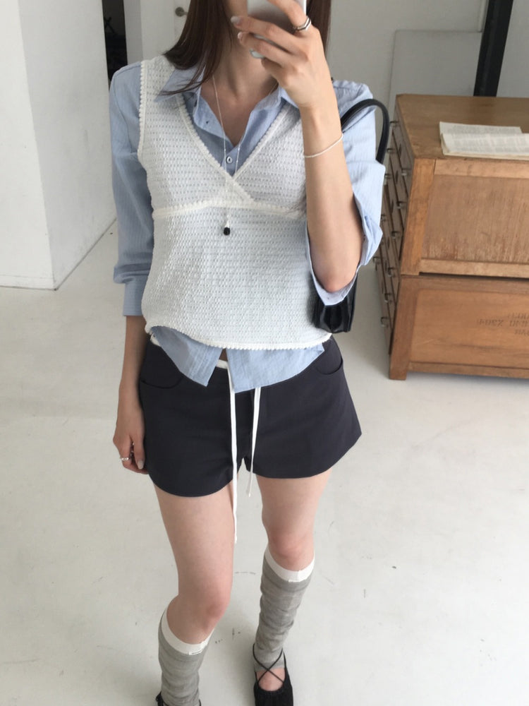 暗紋蕾絲細節交疊背心