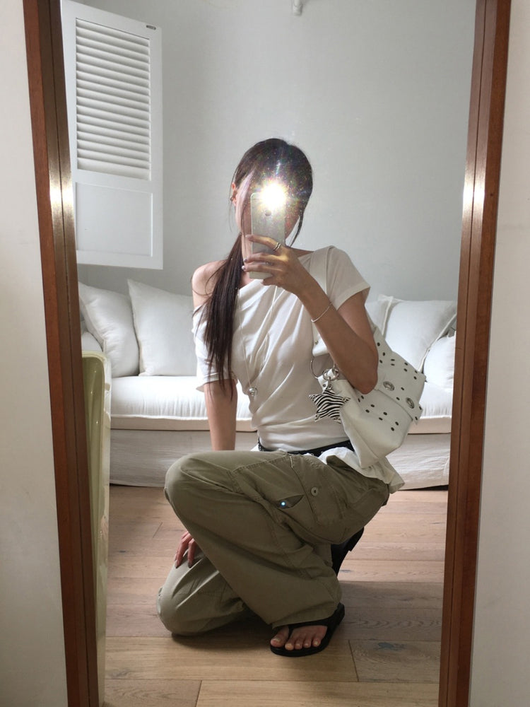 側露肩荷葉邊下擺上衣