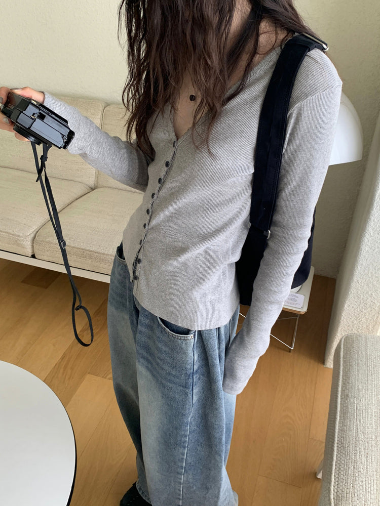花邊V領排鈕細節上衣
