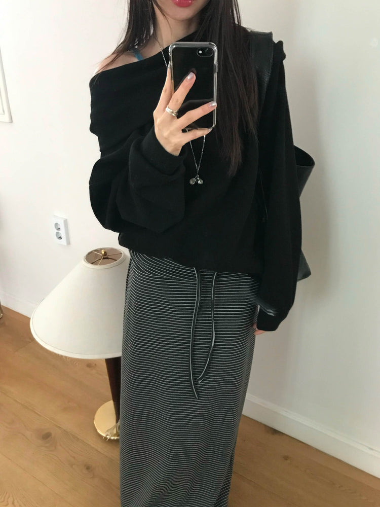 露肩連帽細節寬鬆上衣