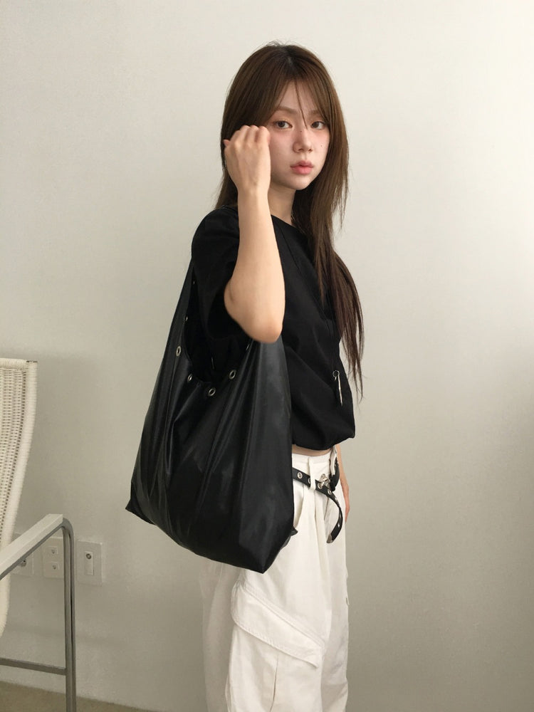 鉚釘扣細節hobo bag