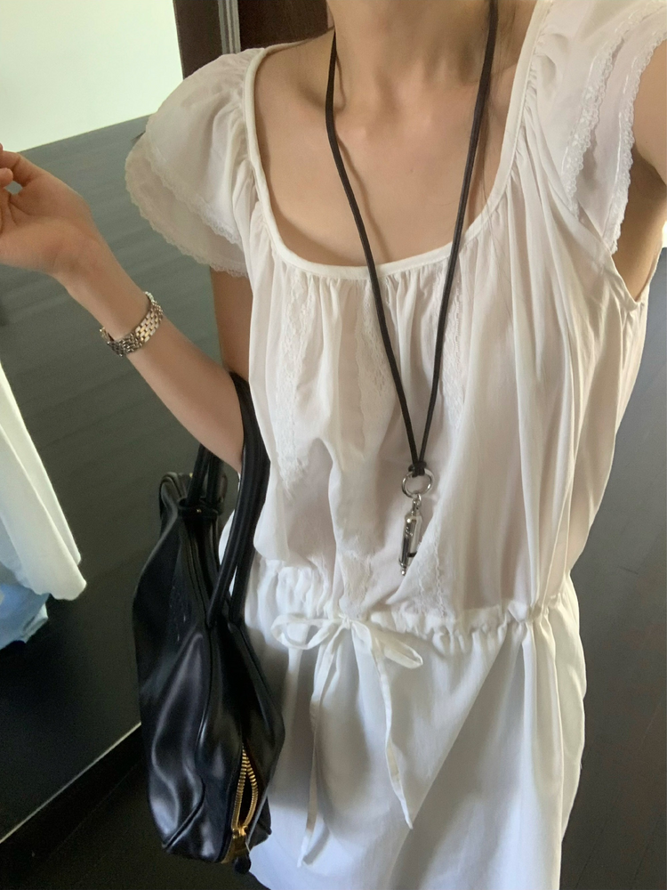蕾絲邊細節修腰連身裙