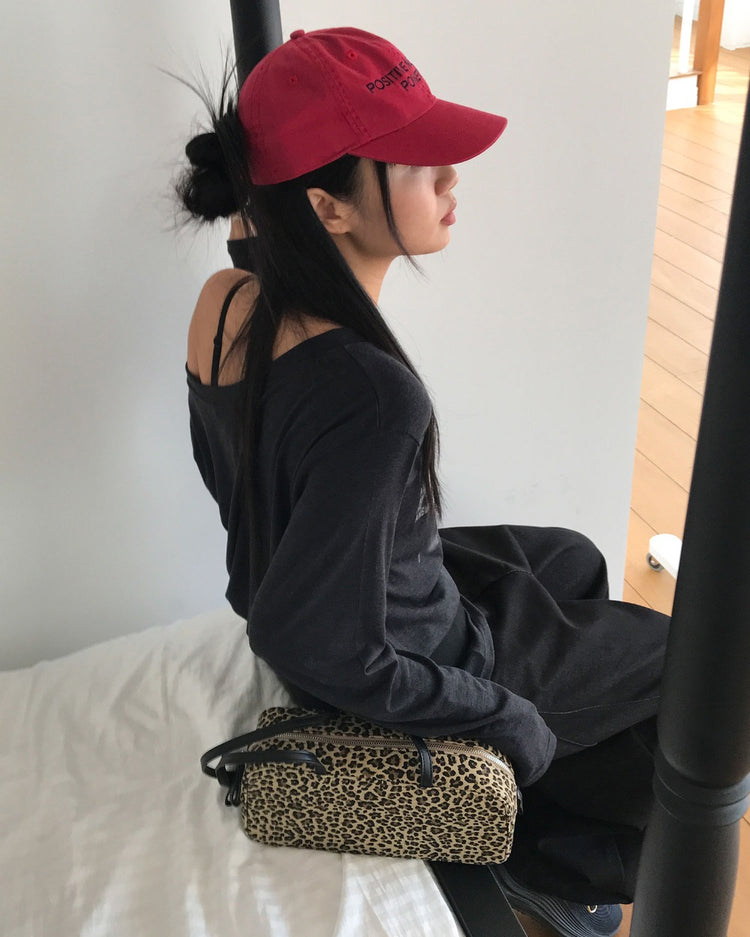 美肩復古圖案細節上衣