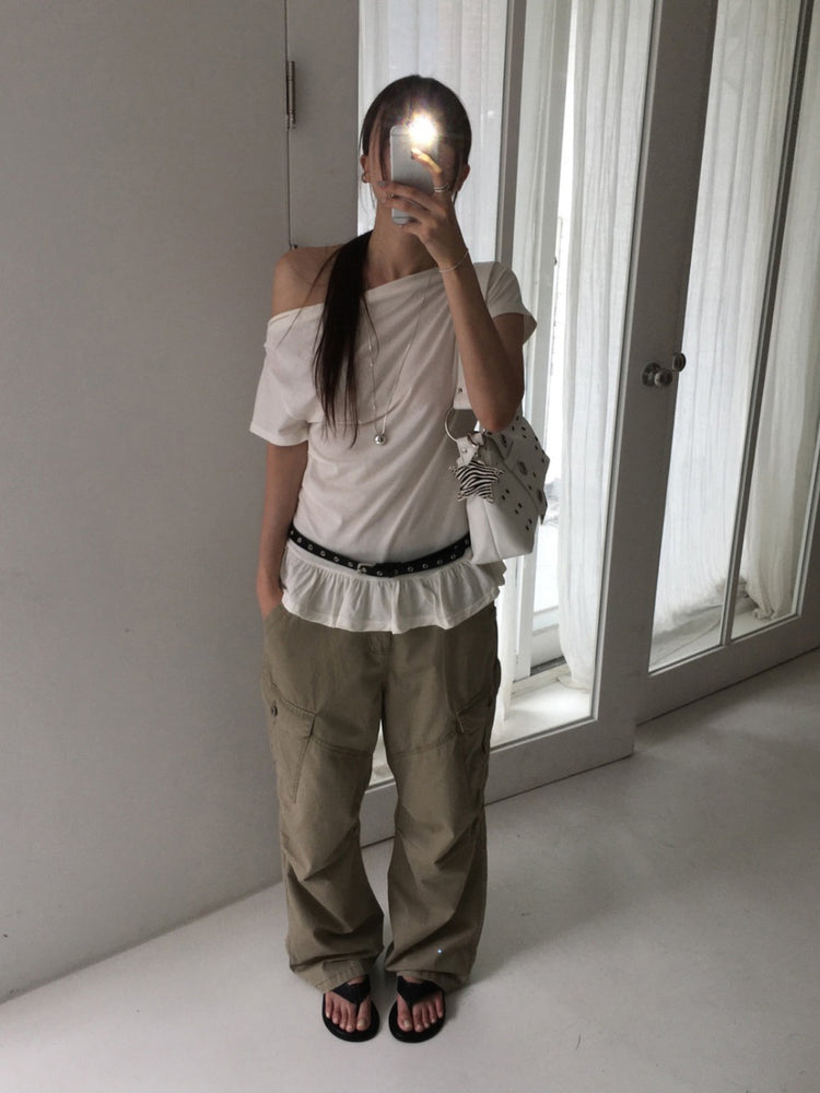 側露肩荷葉邊下擺上衣