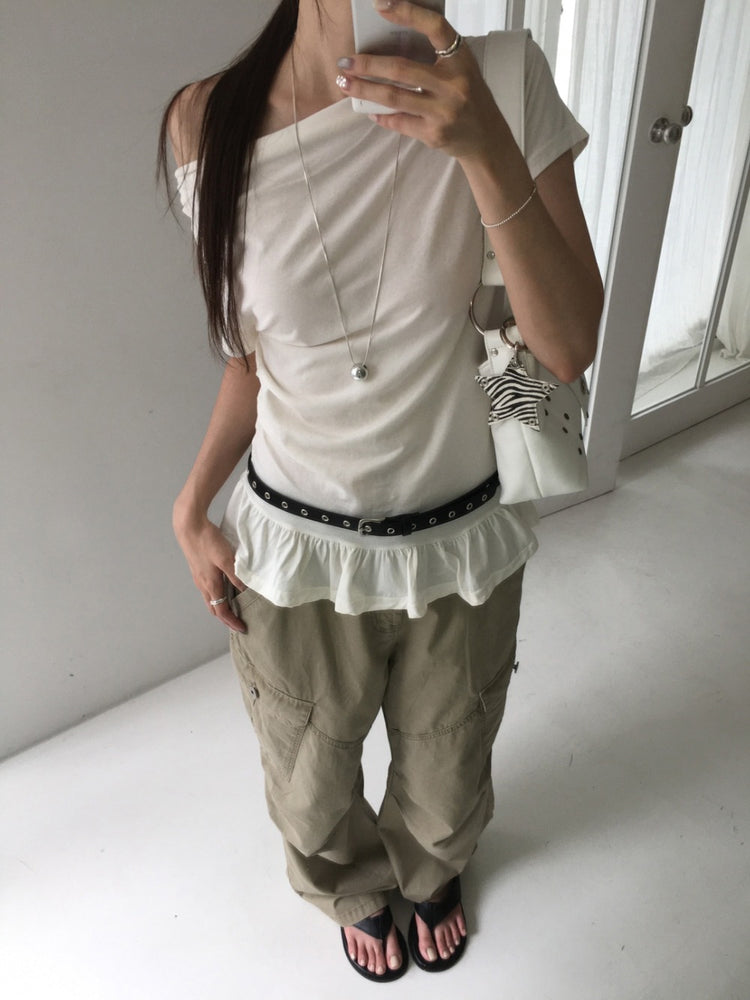 側露肩荷葉邊下擺上衣