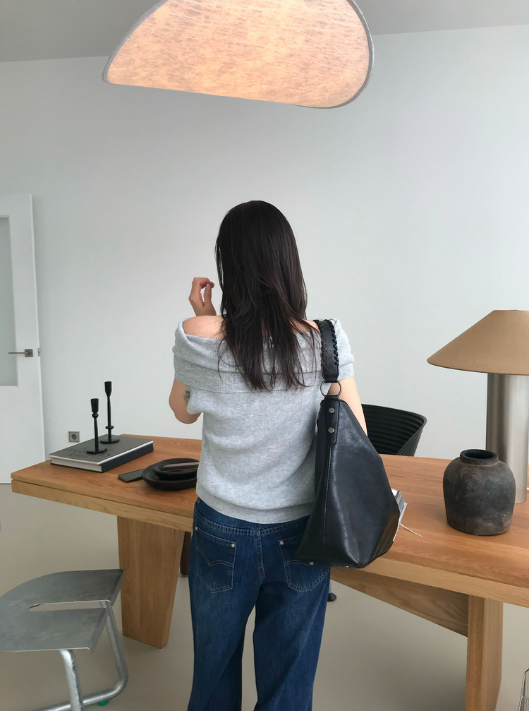 美色鉚釘細節牛仔褲