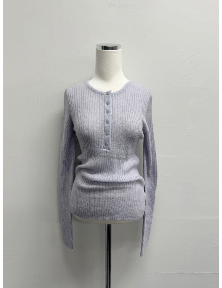 微透半扣鈕細節針織上衣