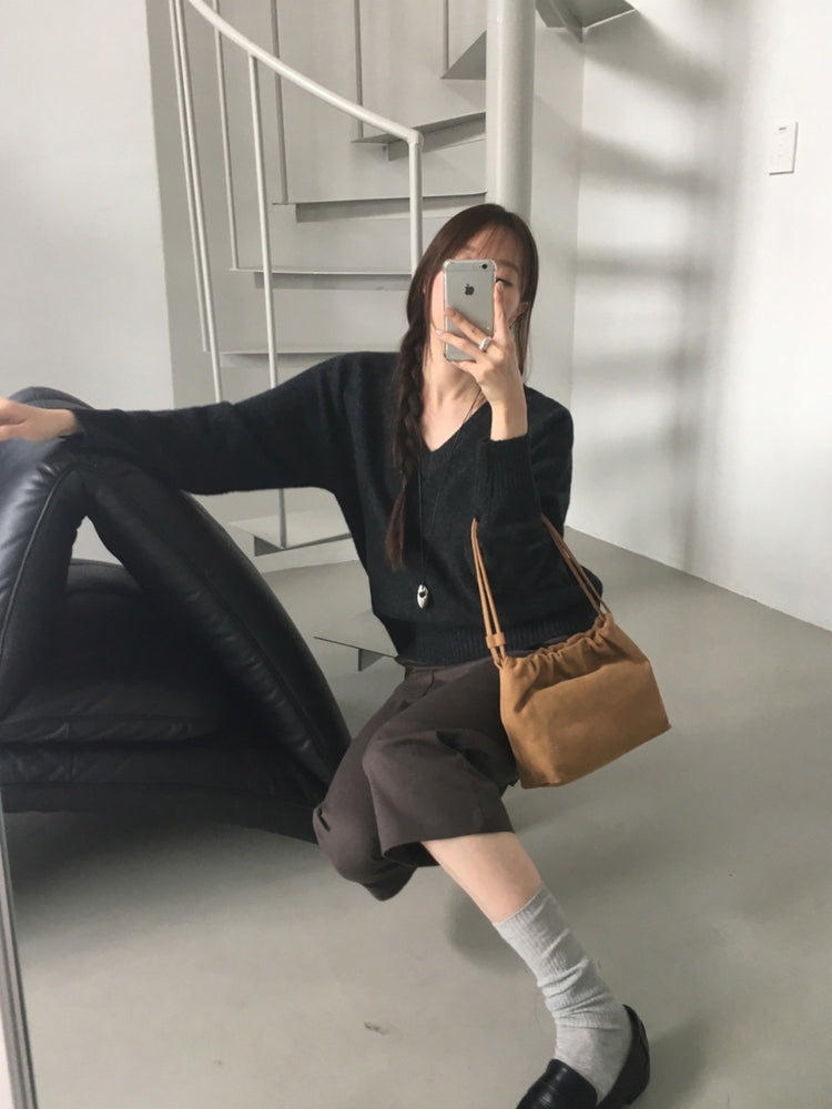 V領標扣細節寬鬆毛衣