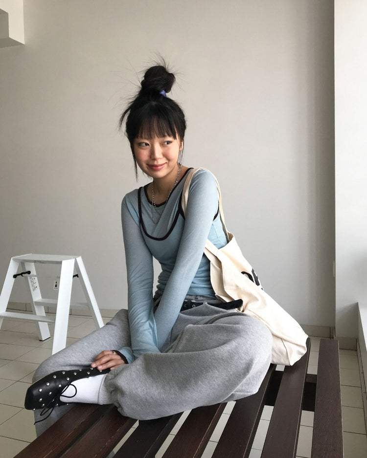 透膚撞色邊細節上衣