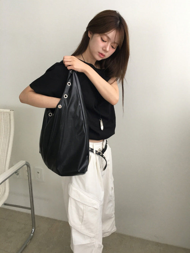 鉚釘扣細節hobo bag