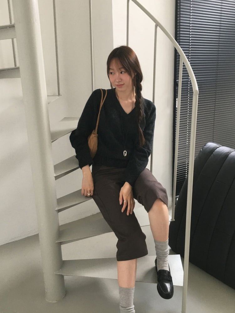 V領標扣細節寬鬆毛衣