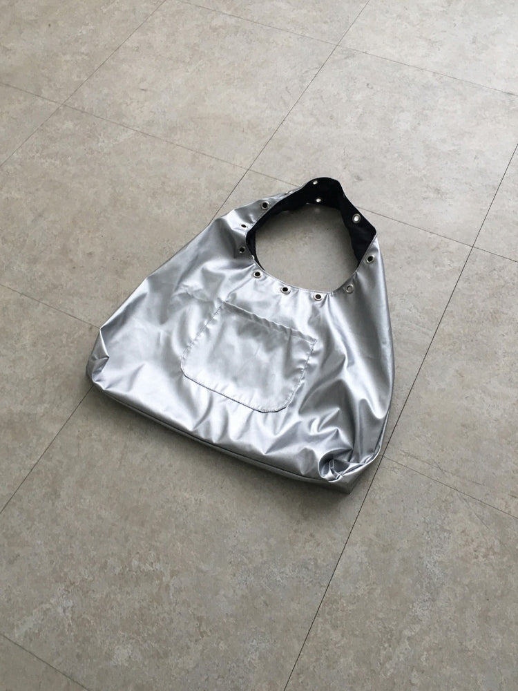 鉚釘扣細節hobo bag