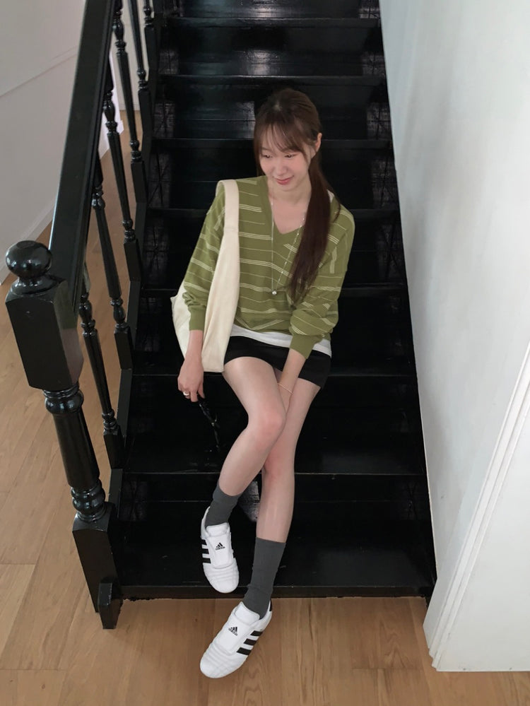 美色V領條紋針織衫