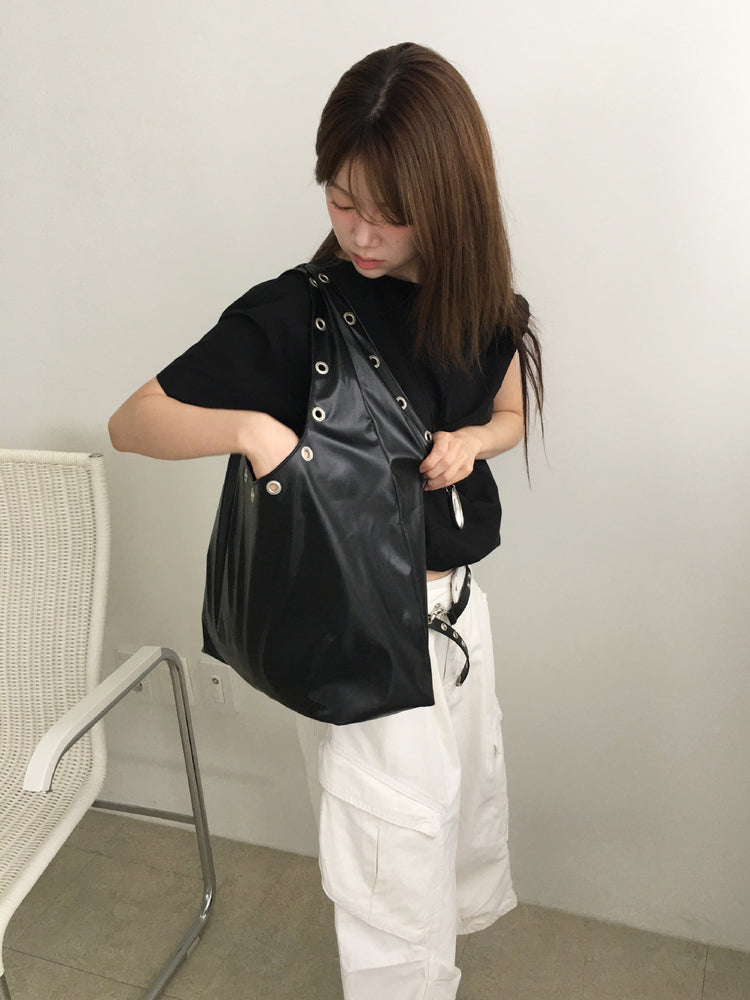 鉚釘扣細節hobo bag
