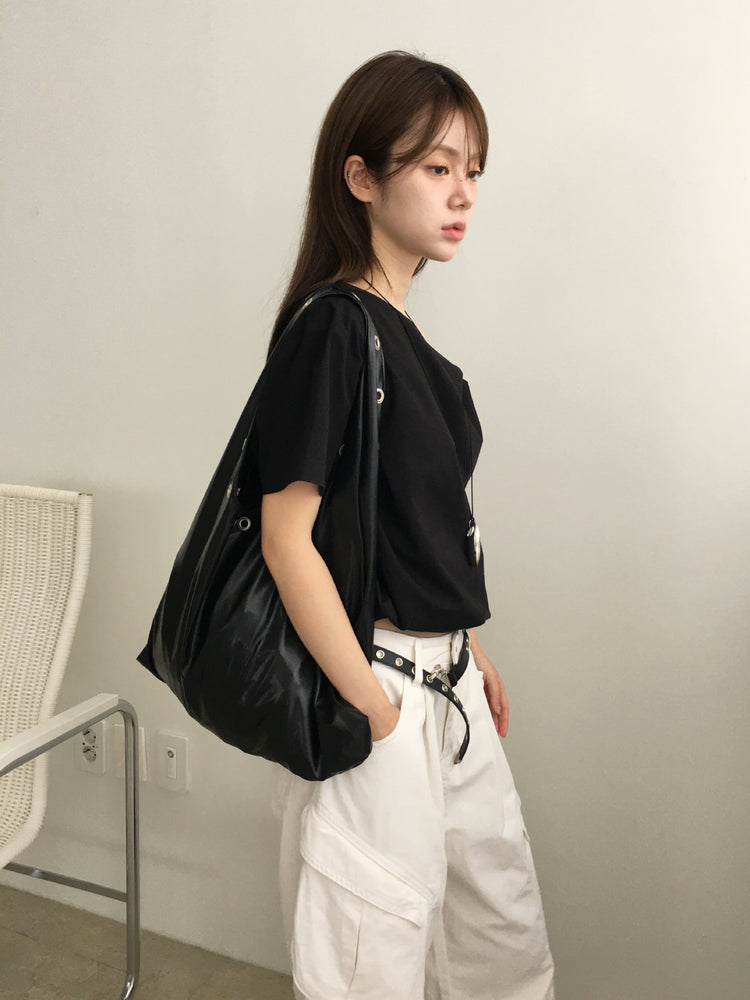 鉚釘扣細節hobo bag