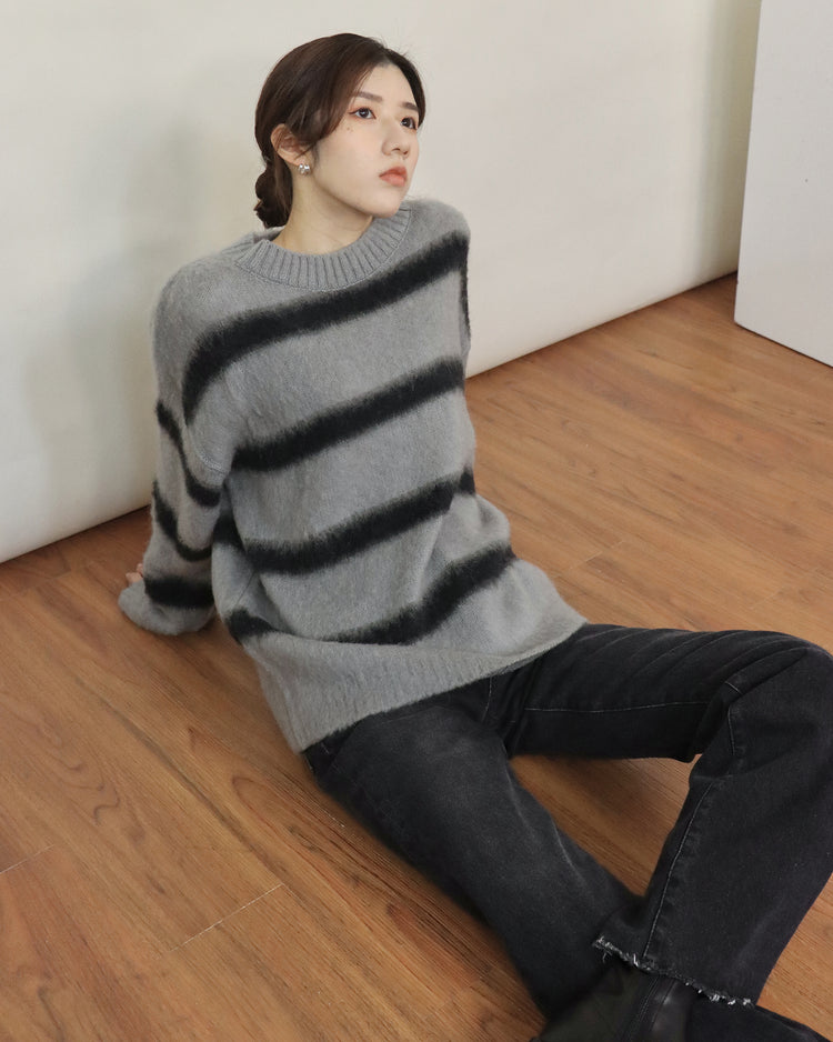 (現)高質黑灰條紋毛衣