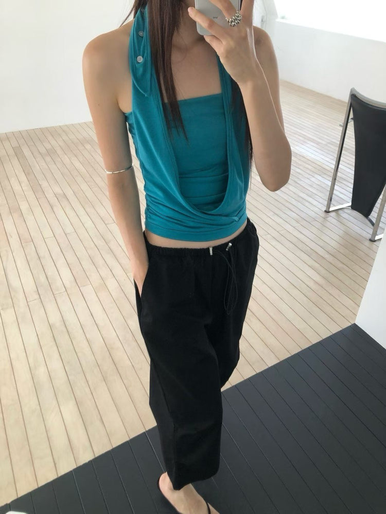 掛脖交疊垂領扣鈕細節上衣