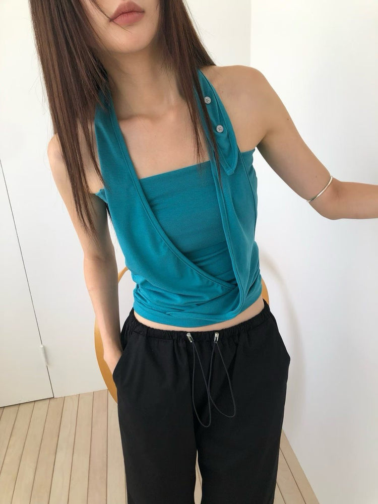 掛脖交疊垂領扣鈕細節上衣