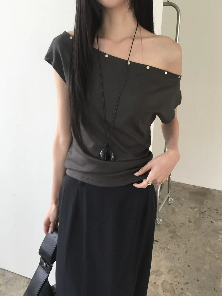 美肩鉚釘細節上衣