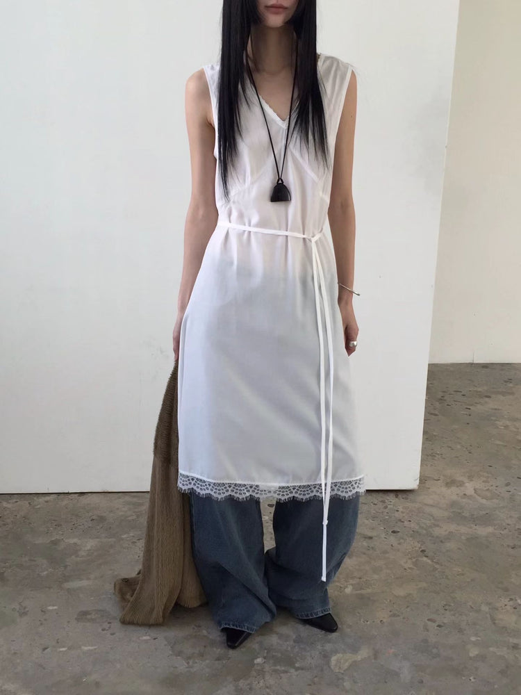 高級V領蕾絲邊綁帶細節連身裙