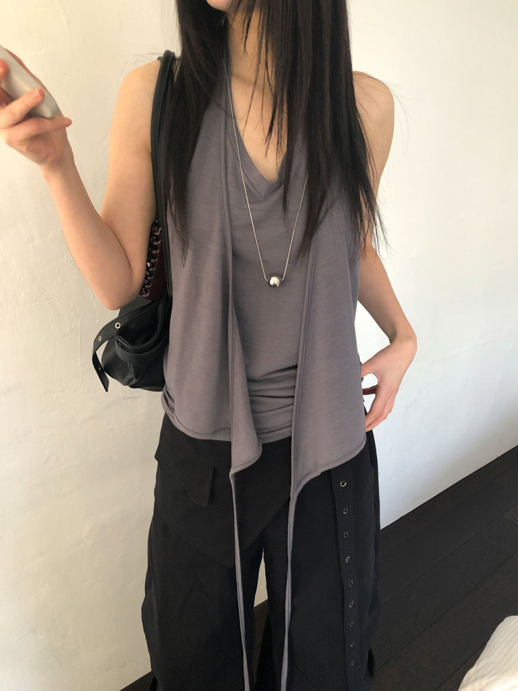 美色掛脖綁帶細節上衣