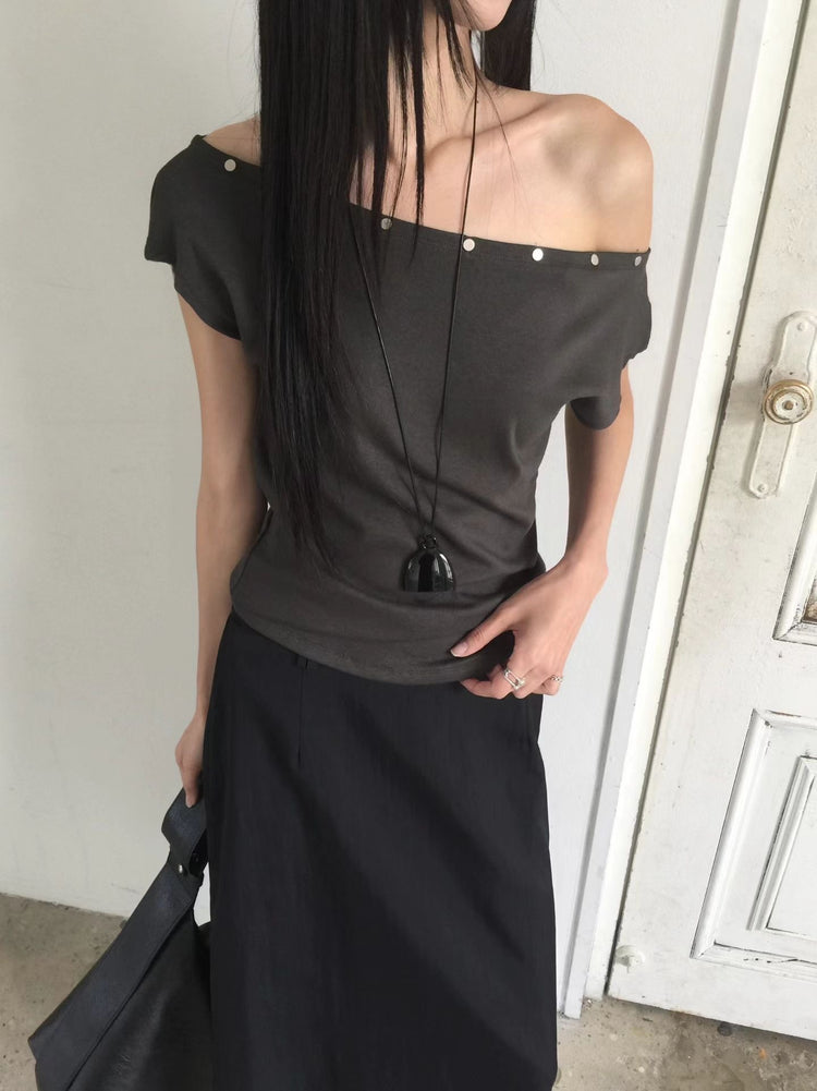 美肩鉚釘細節上衣