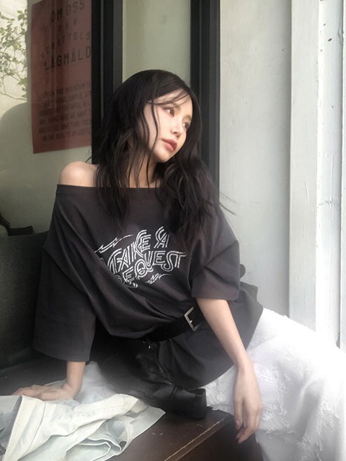 美肩字母印花寬鬆上衣