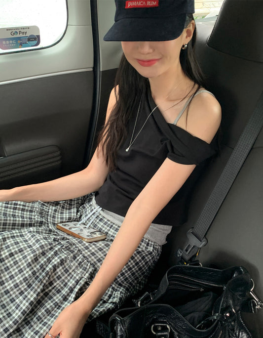 美肩扭轉抓皺細節上衣