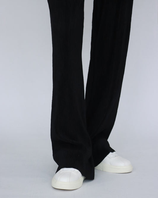 (Fitting)皺褶紋理細節顯瘦長腿褲-黑色