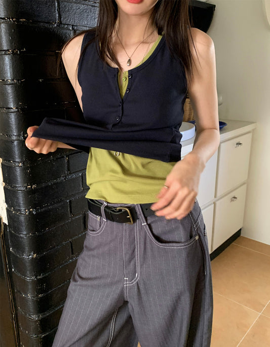 U領扣鈕細節背心