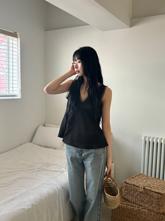 透紗邊細節V領上衣
