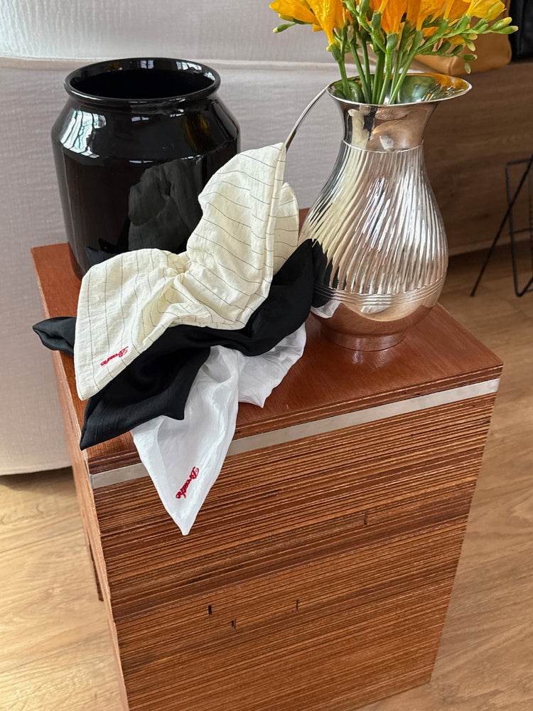 高質刺繡細節方形發圈