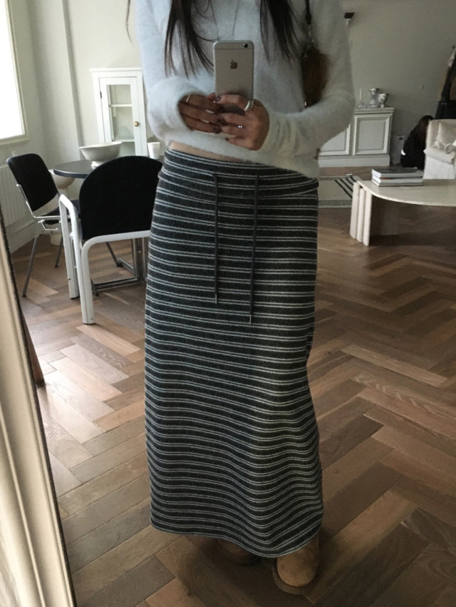 撞色條紋反折垂帶及踝裙