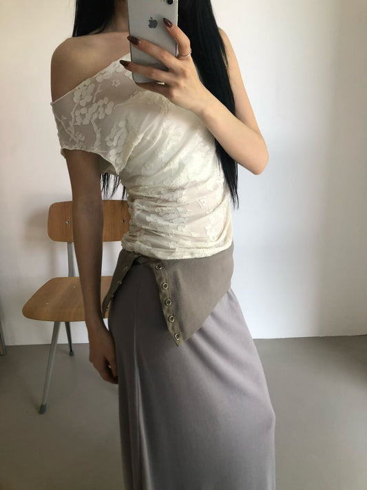 反折側扣鈕細節及踝裙