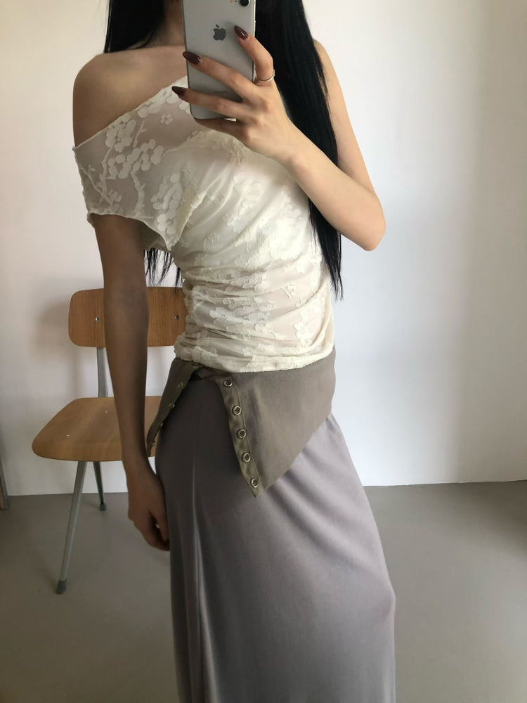 反折側扣鈕細節及踝裙