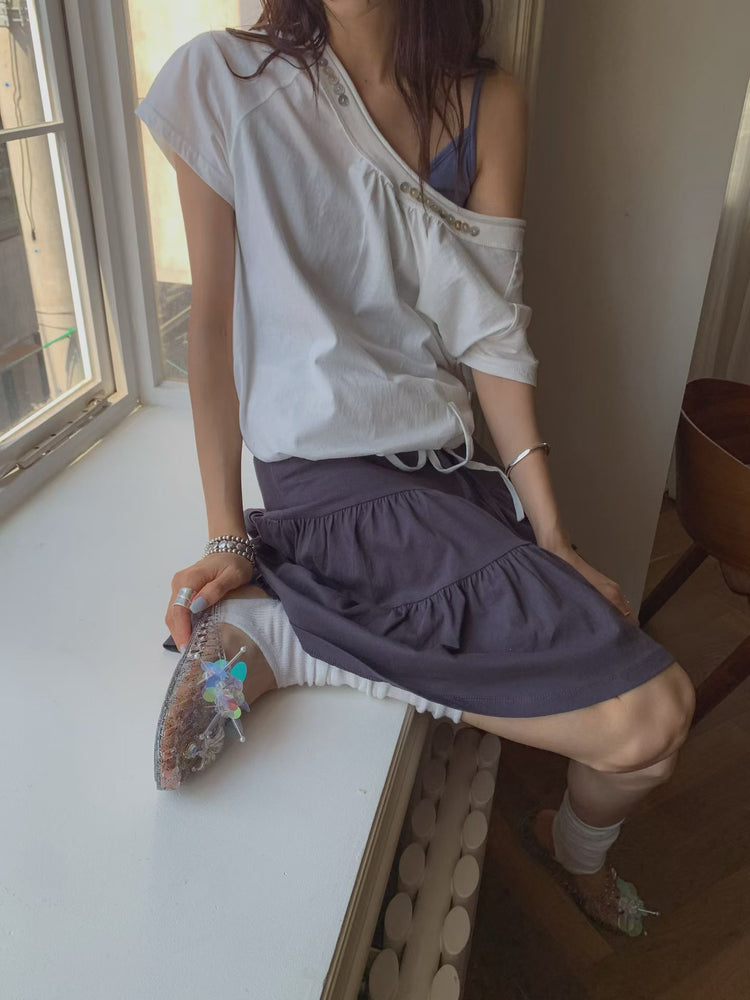 美肩捲邊鈕釦束口細節上衣