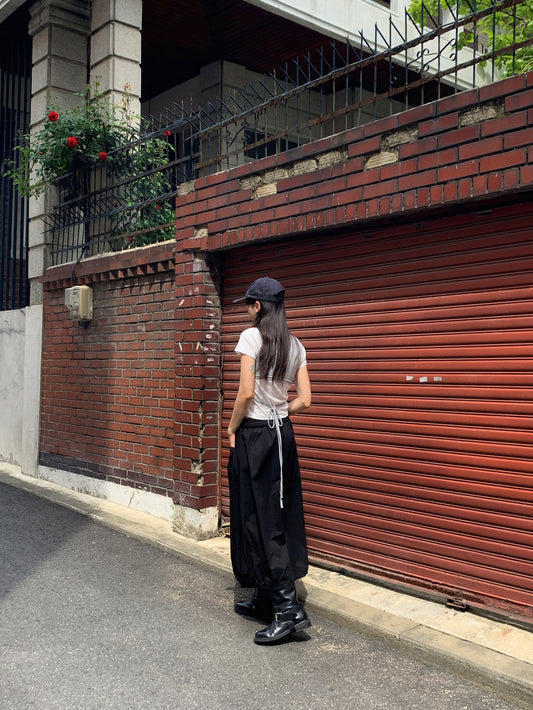 露腰綁帶細節背心