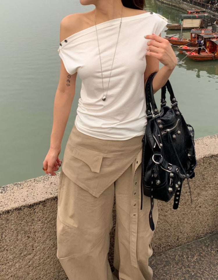美肩側扣鈕細節修身上衣