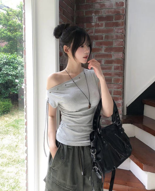 美肩鉚釘綁帶細節修身上衣