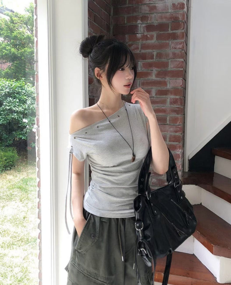 美肩鉚釘綁帶細節修身上衣