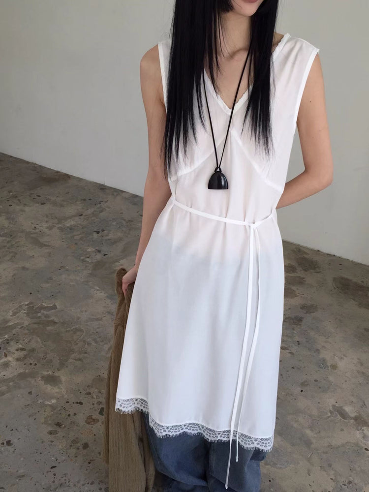 高級V領蕾絲邊綁帶細節連身裙